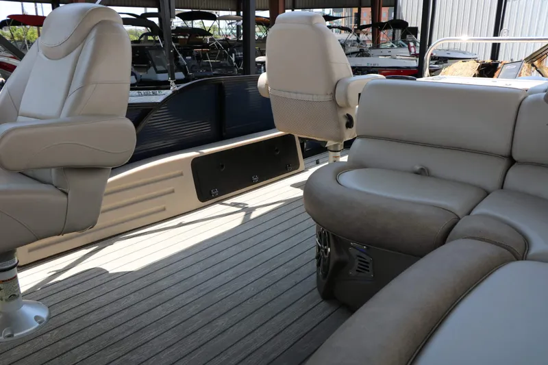 Slide: The Image of Avalon 2385 RF Catalina 2020 - 30