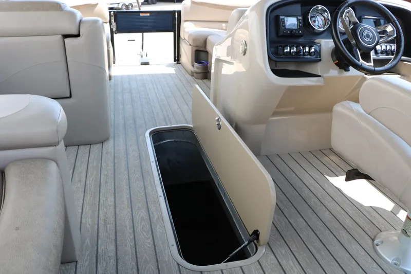 Slide: The Image of Avalon 2385 RF Catalina 2020 - 42