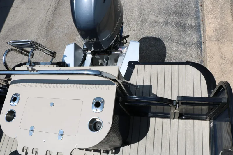 Slide: The Image of Avalon 2385 RF Catalina 2020 - 22