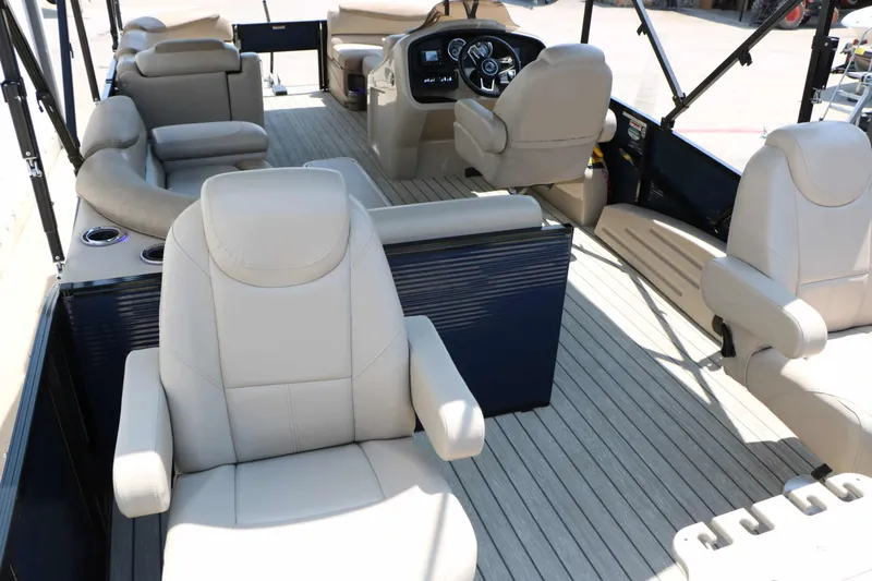Slide: The Image of Avalon 2385 RF Catalina 2020 - 17
