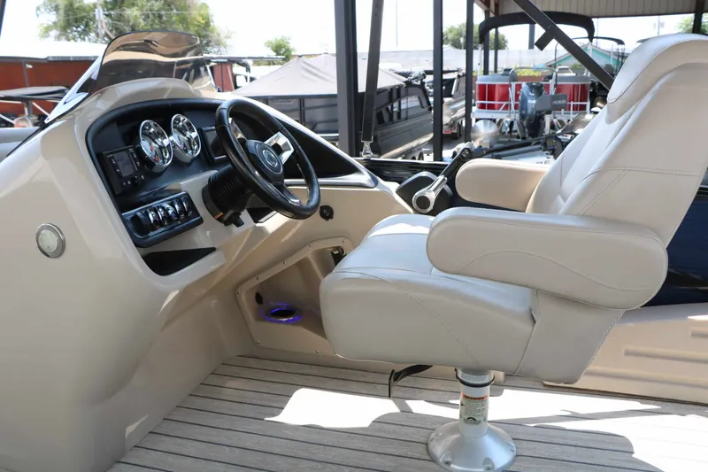 Slide: The Image of Avalon 2385 RF Catalina 2020 - 37