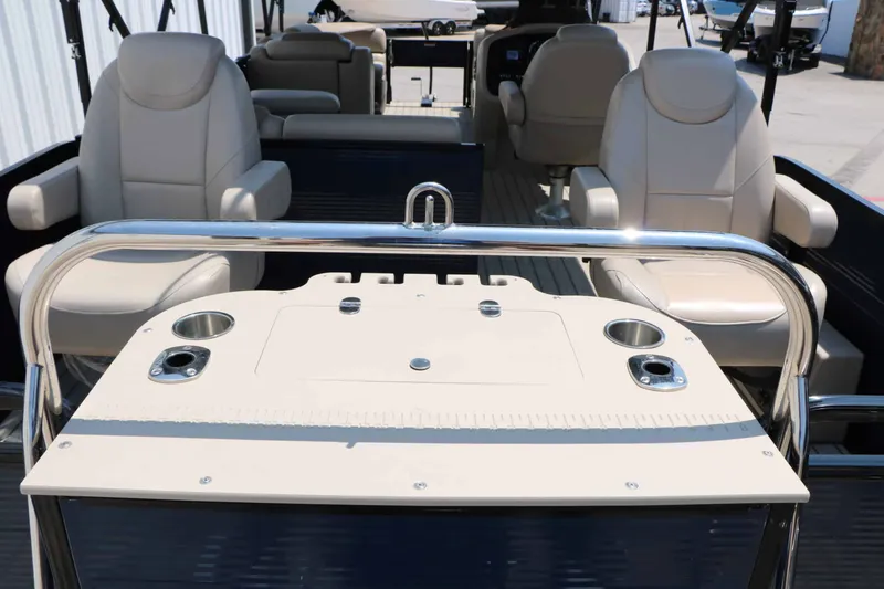 Slide: The Image of Avalon 2385 RF Catalina 2020 - 16