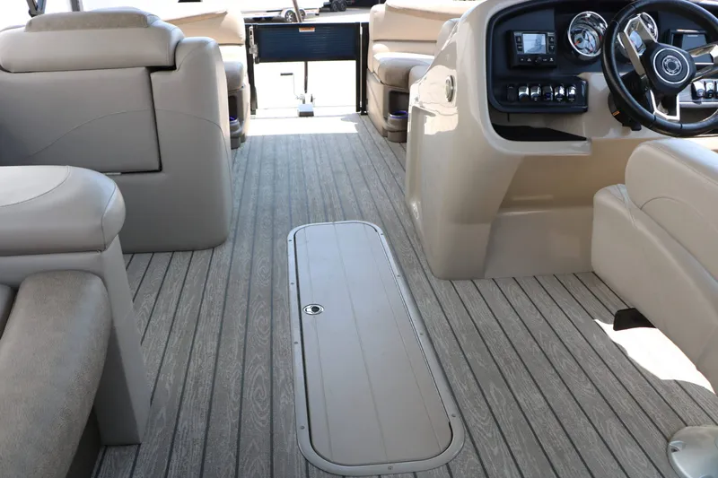 Slide: The Image of Avalon 2385 RF Catalina 2020 - 33
