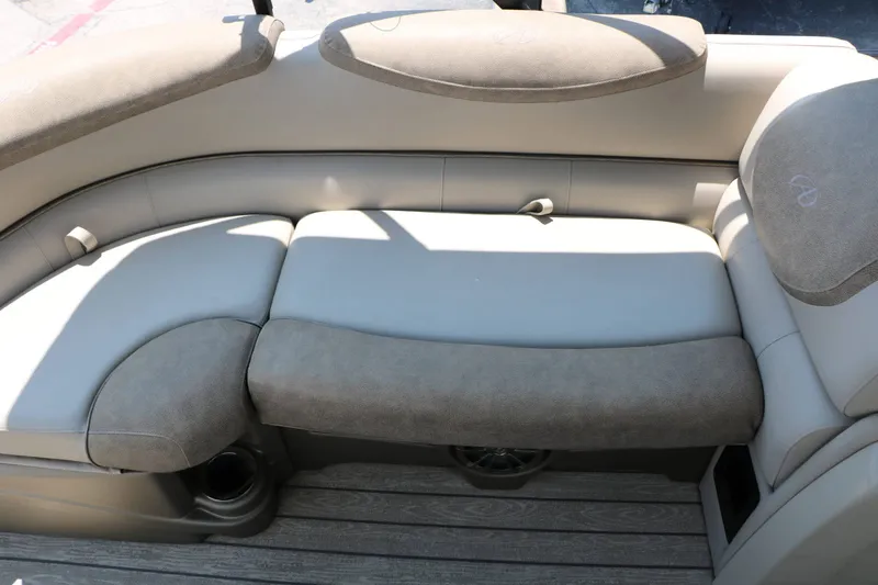 Slide: The Image of Avalon 2385 RF Catalina 2020 - 43