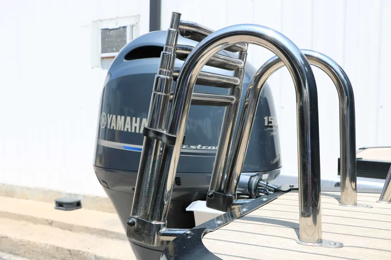 Slide: The Image of Avalon 2385 RF Catalina 2020 - 49