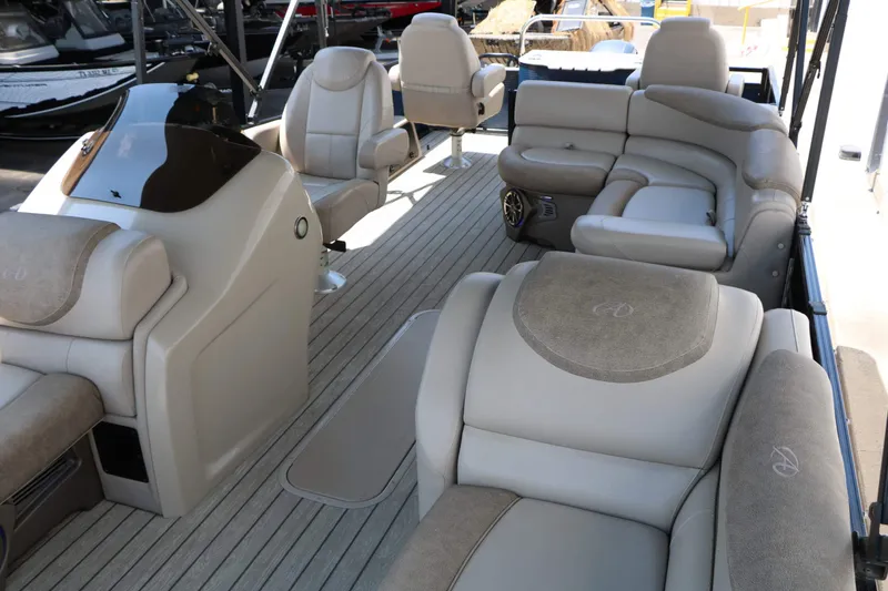 Slide: The Image of Avalon 2385 RF Catalina 2020 - 14