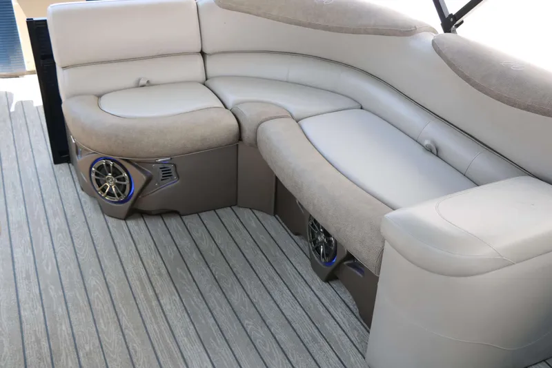Slide: The Image of Avalon 2385 RF Catalina 2020 - 32