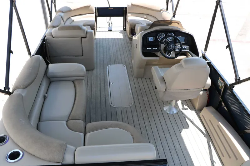 Slide: The Image of Avalon 2385 RF Catalina 2020 - 23