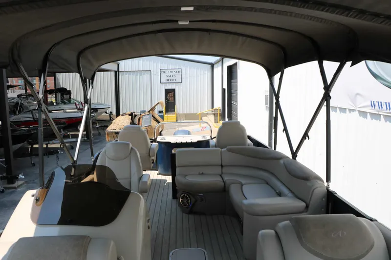 Slide: The Image of Avalon 2385 RF Catalina 2020 - 39