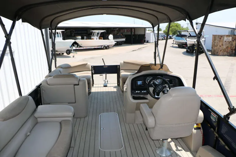 Slide: The Image of Avalon 2385 RF Catalina 2020 - 40