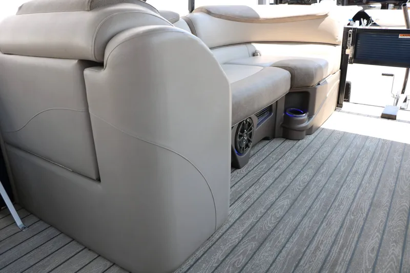 Slide: The Image of Avalon 2385 RF Catalina 2020 - 41