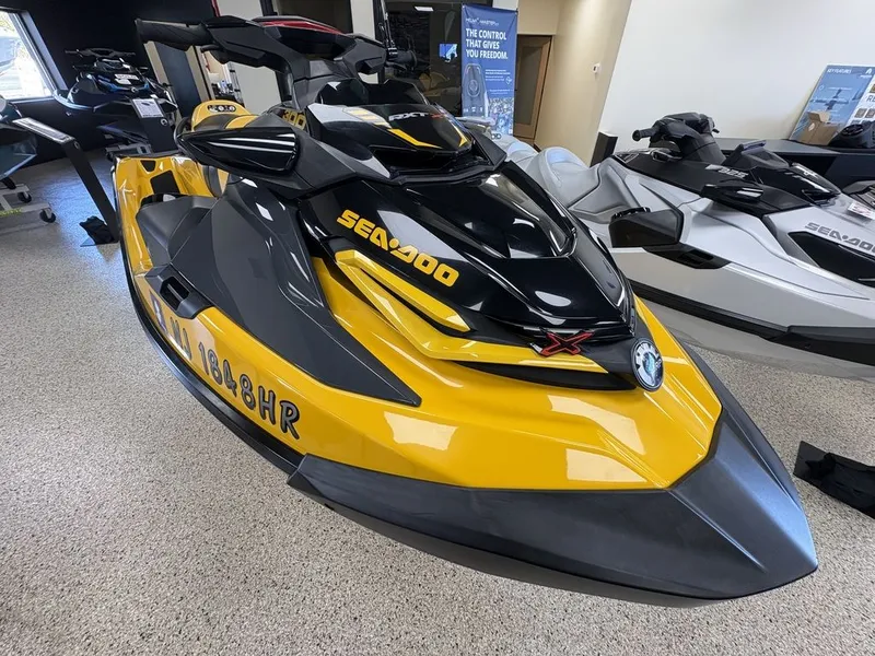 Slide: The Image of Sea-Doo RXT®-X® 300 Millenium Yellow 2021 - 4
