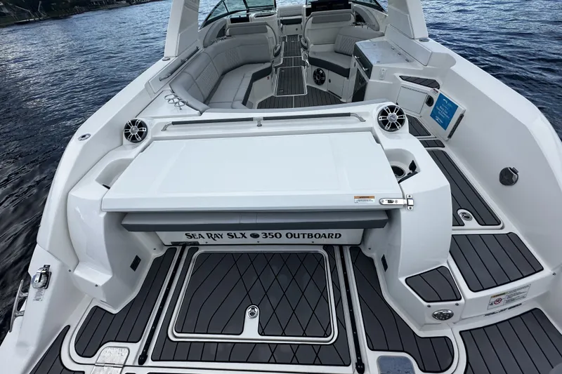 Slide: The Image of Sea Ray SLX 350 Outboard 2025 - 15