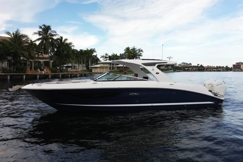 Slide: The Image of Sea Ray SLX 350 Outboard 2025 - 2