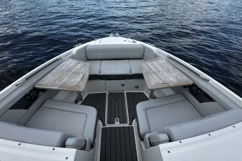 Slide: The Image of Sea Ray SLX 350 Outboard 2025 - 36