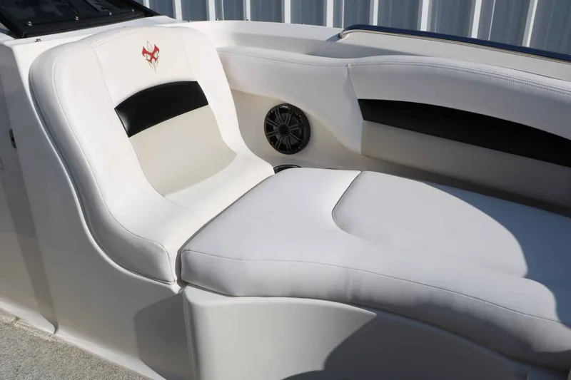 Slide: The Image of Chaparral Sunesta 244 Xtreme 2011 - 36