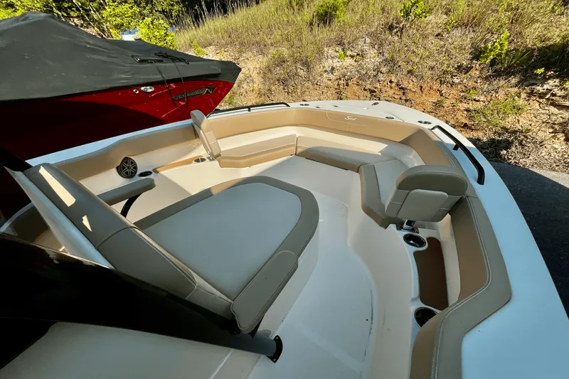 Slide: The Image of Scout 215 XSF 2024 - 9