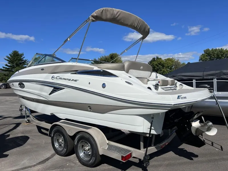 The Image of Crownline Boats E235 2023 - 0