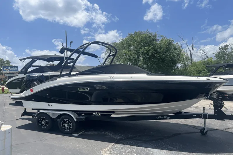 The Image of Sea Ray SPX 210 Outboard 2025 - 0