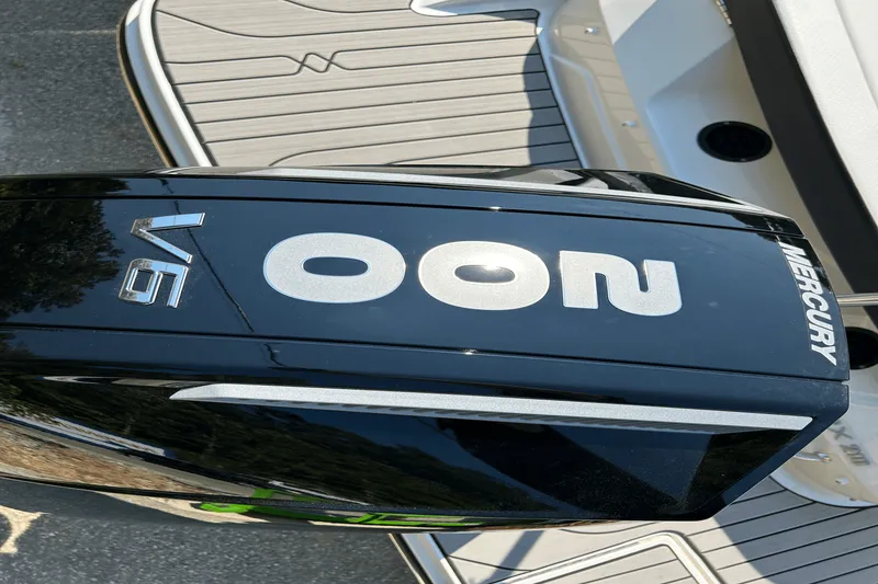 Slide: The Image of Sea Ray SPX 210 Outboard 2025 - 21