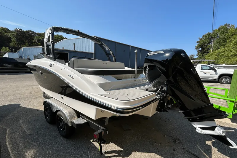 Slide: The Image of Sea Ray SPX 210 Outboard 2025 - 5
