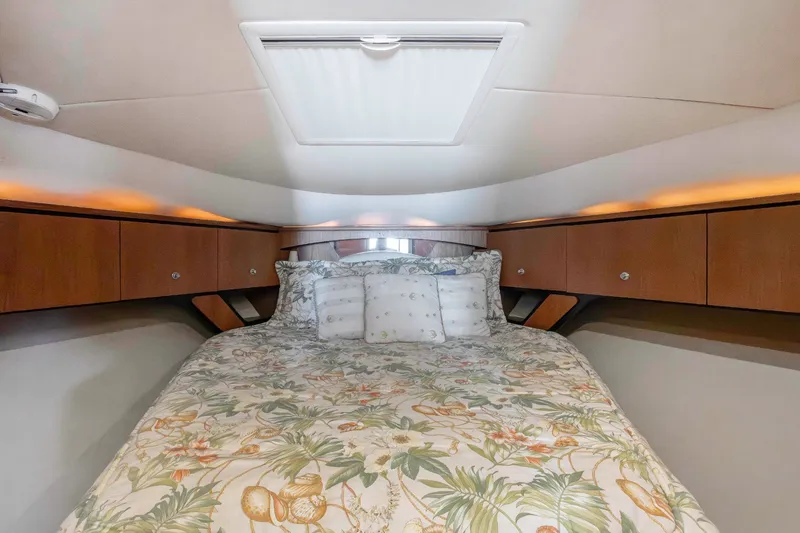 Slide: The Image of Tiara 4300 Sovran 2007 - 29