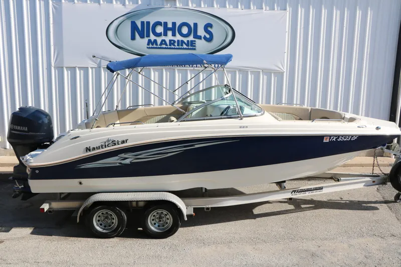 Slide: The Image of NauticStar 223 DC Sport Deckboat 2013 - 12