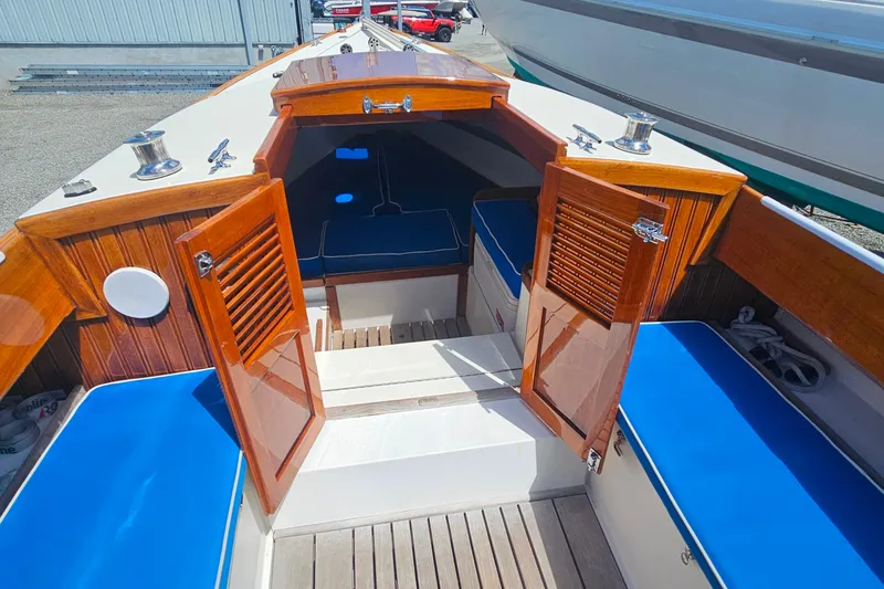 Slide: The Image of Herreshoff Alerion 26 2003 - 15