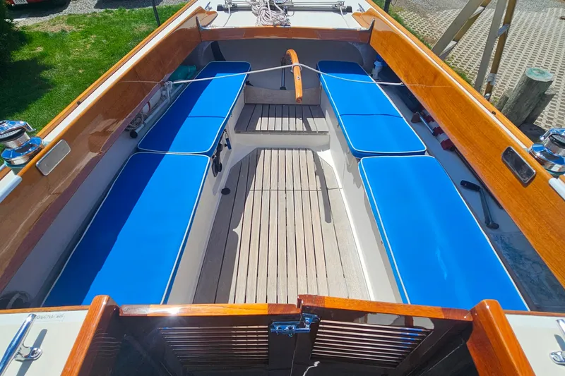 Slide: The Image of Herreshoff Alerion 26 2003 - 16