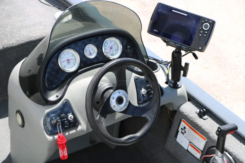 Slide: The Image of Tracker Boats Pro 170 2018 - 17