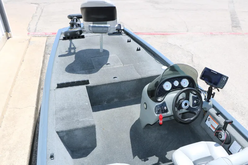 Slide: The Image of Tracker Boats Pro 170 2018 - 16
