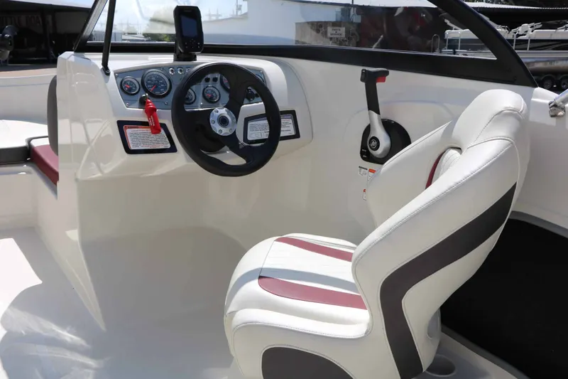 Slide: The Image of Tahoe 400 TF 2016 - 45