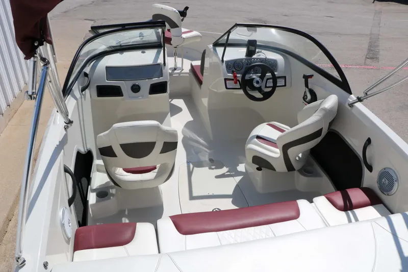 Slide: The Image of Tahoe 400 TF 2016 - 19