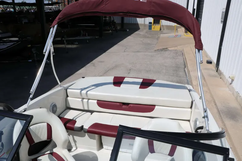 Slide: The Image of Tahoe 400 TF 2016 - 28