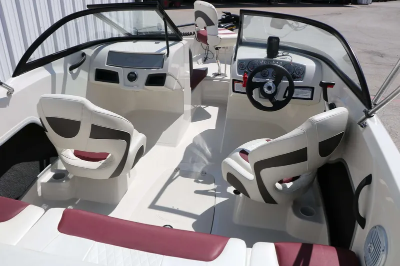 Slide: The Image of Tahoe 400 TF 2016 - 20