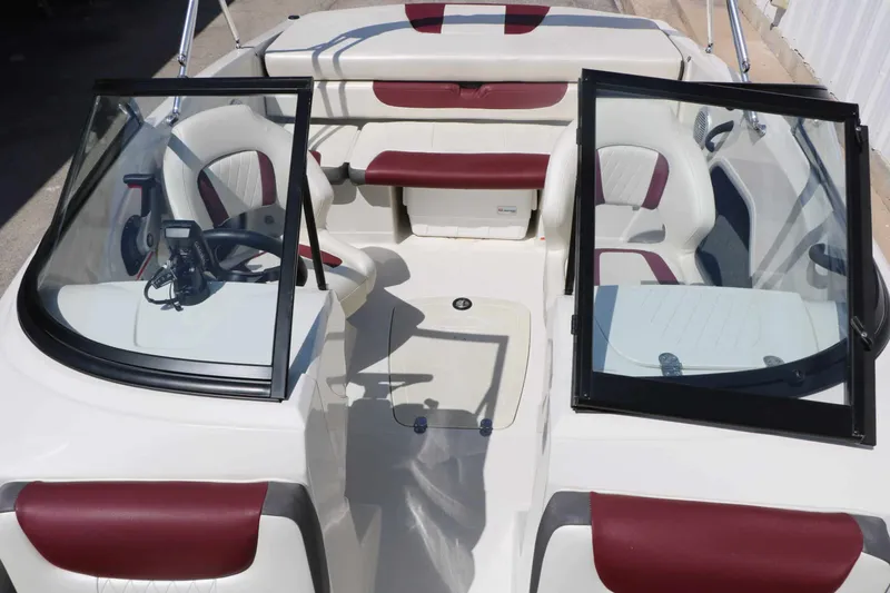 Slide: The Image of Tahoe 400 TF 2016 - 26
