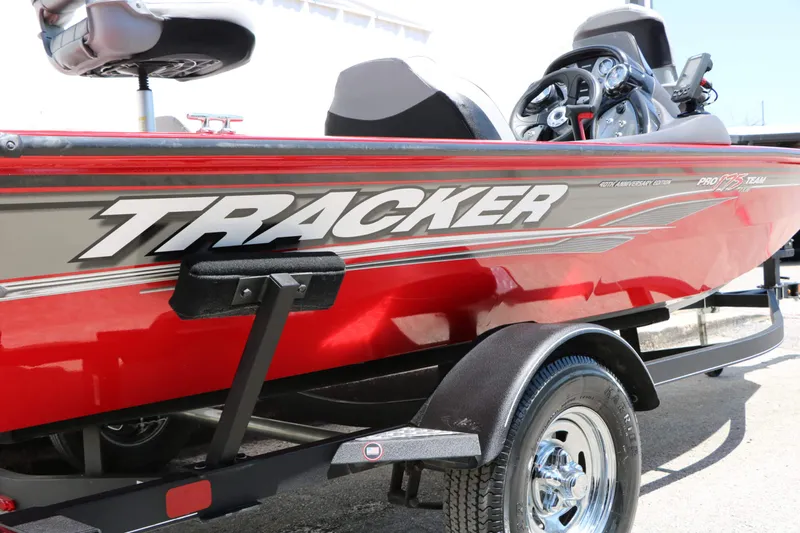 Slide: The Image of Tracker Pro 175 Txw 2018 - 40
