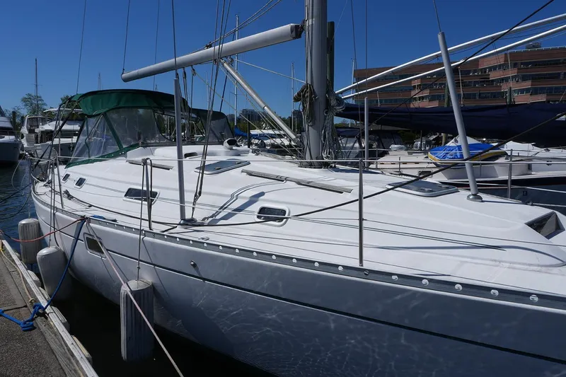 Slide: The Image of Beneteau 381 1999 - 1