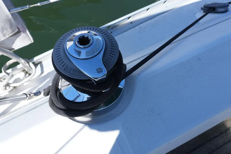 Slide: The Image of Beneteau 381 1999 - 11