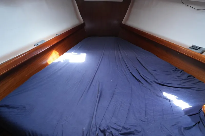 Slide: The Image of Beneteau 381 1999 - 24