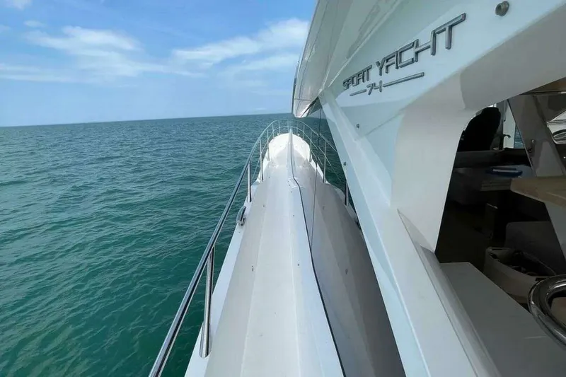 Slide: The Image of Model 74 Sport Yacht Category Flybridge 2020 - 17