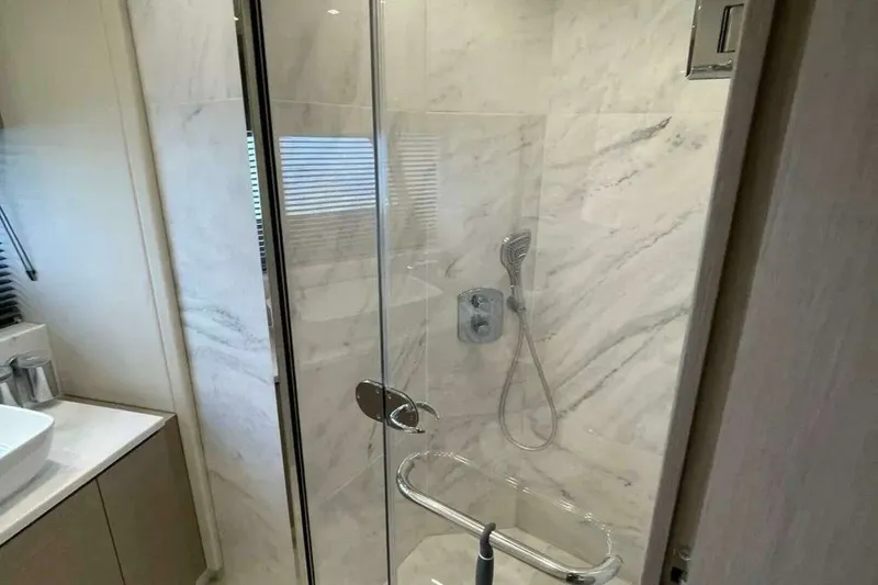 Slide: The Image of Model 74 Sport Yacht Category Flybridge 2020 - 31