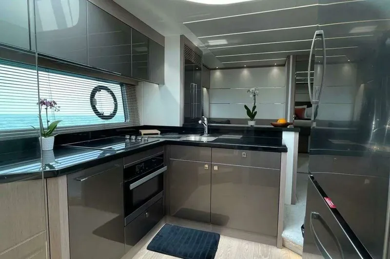 Slide: The Image of Model 74 Sport Yacht Category Flybridge 2020 - 45