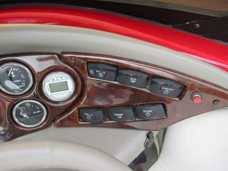 Slide: The Image of Crownline Boats 202 2001 - 6