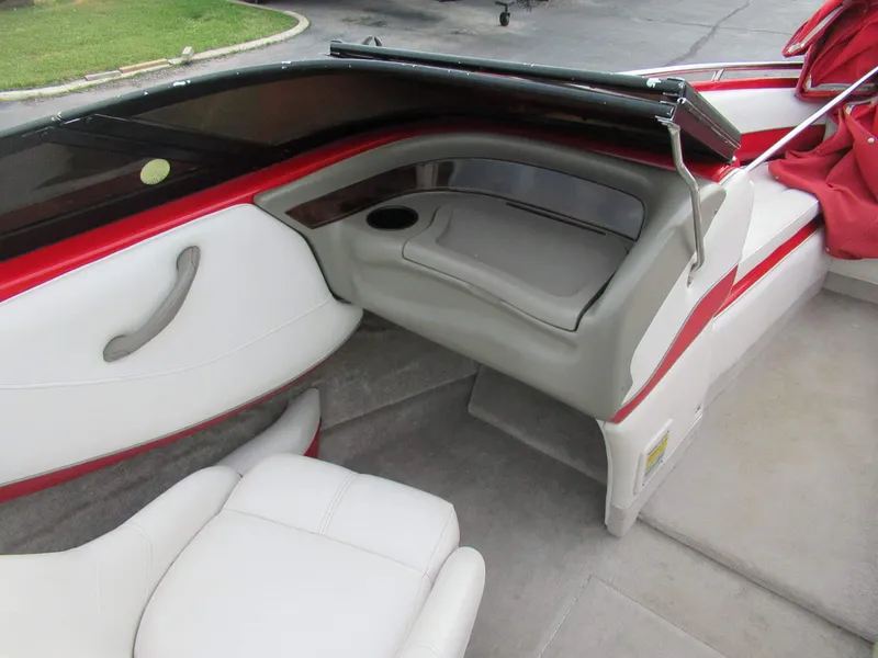 Slide: The Image of Crownline Boats 202 2001 - 5