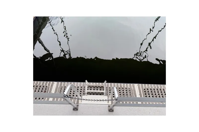 Slide: The Image of Gibson 5500 LS 2006 - 12