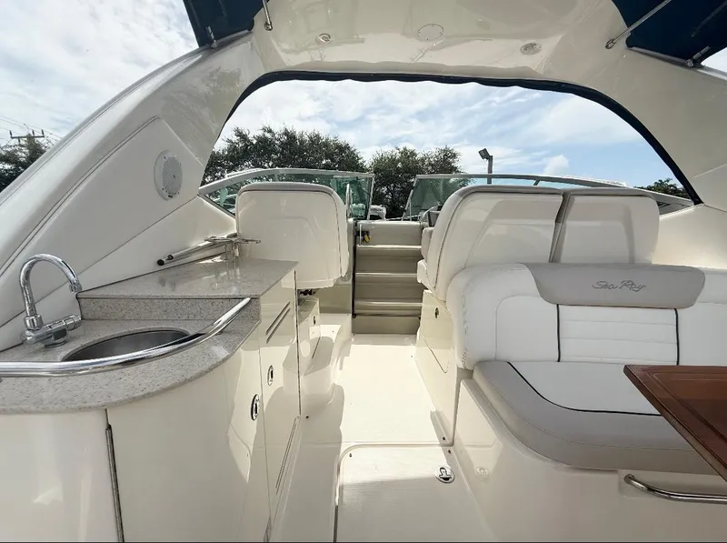 Slide: The Image of Sea Ray Sundancer 350 2011 - 8