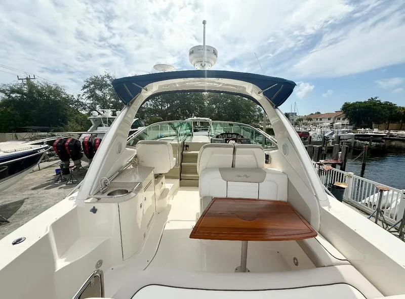 Slide: The Image of Sea Ray Sundancer 350 2011 - 5