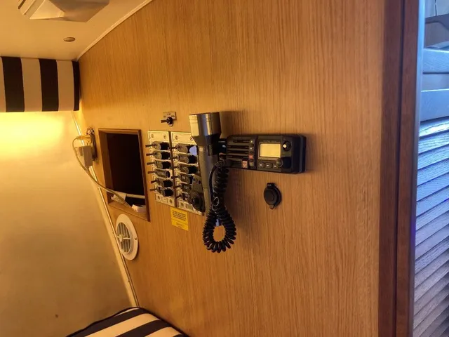 Slide: The Image of BERTRAM 28 SPORT FISH FLYBRIDGE 1987 - 5