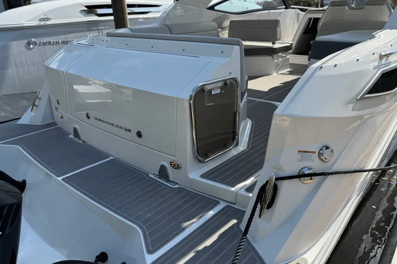 Slide: The Image of Sea Ray Sundancer 320 Outboard 2025 - 13